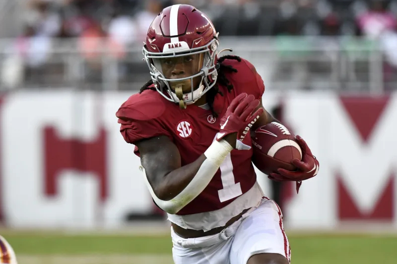 Jahmyr Gibbs: Étude de sa capacité à briser les hanches des défenseurs.