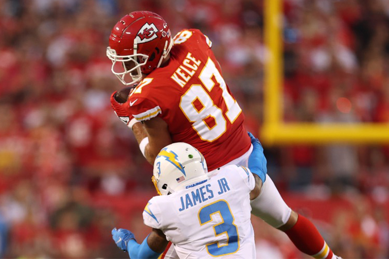 Travis Kelce Placé en Tête de Liste des Tight Ends sur le Mont Olympe