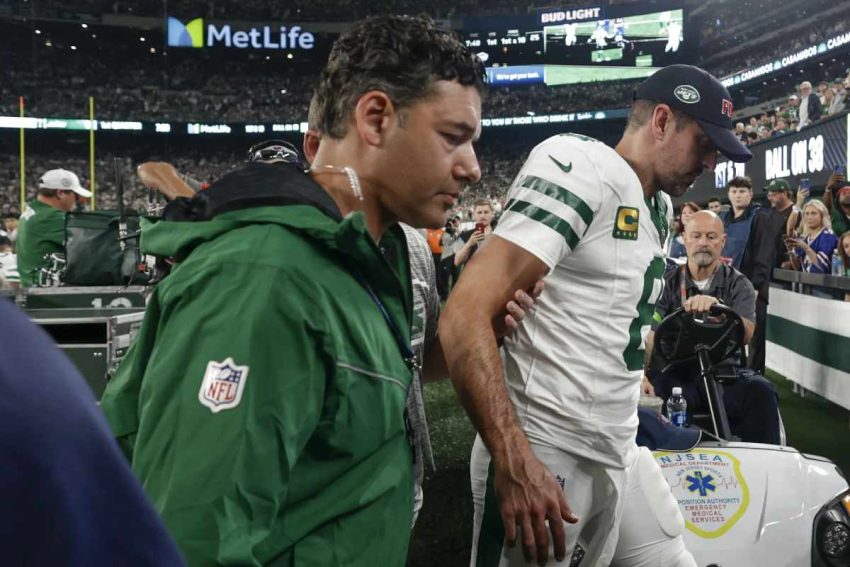 Aaron Rodgers of the New York Jets to Miss 6-9 Months with Injury
