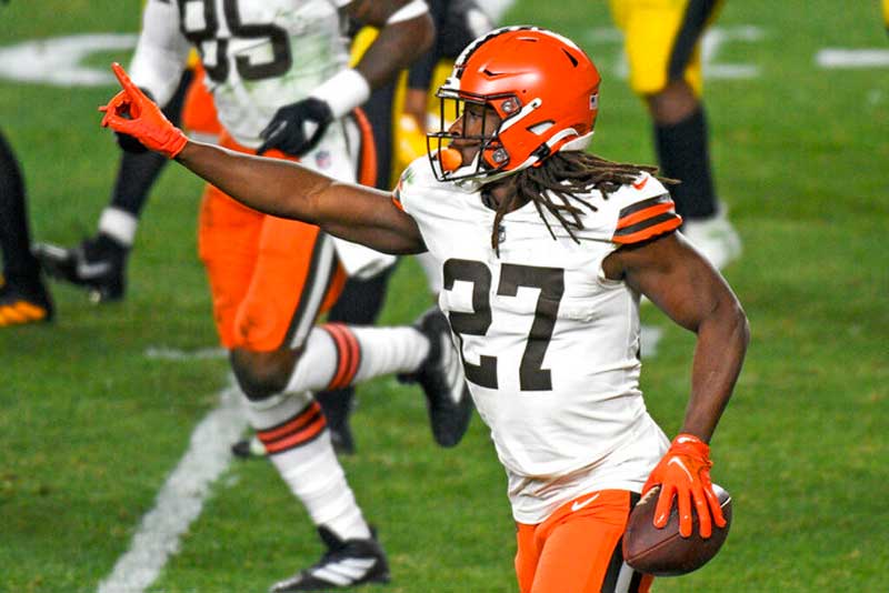 Browns Re-Sign Hunt for One-Year Deal