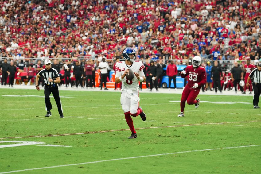 Giants Remportent une Victoire Épique Contre les Cardinals Grâce à un Touchdown de Daniel Jones