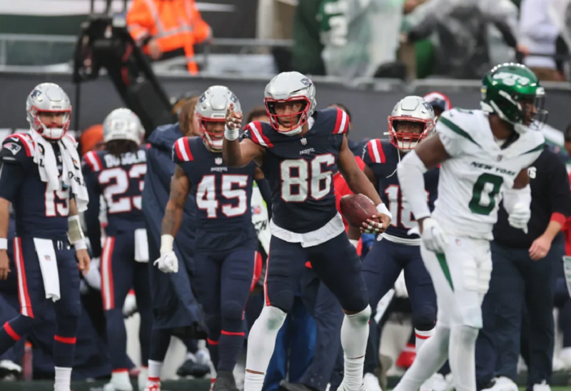 New York Jets Lose to New England Patriots 10-15, Zach Wilson Struggles in Defeat