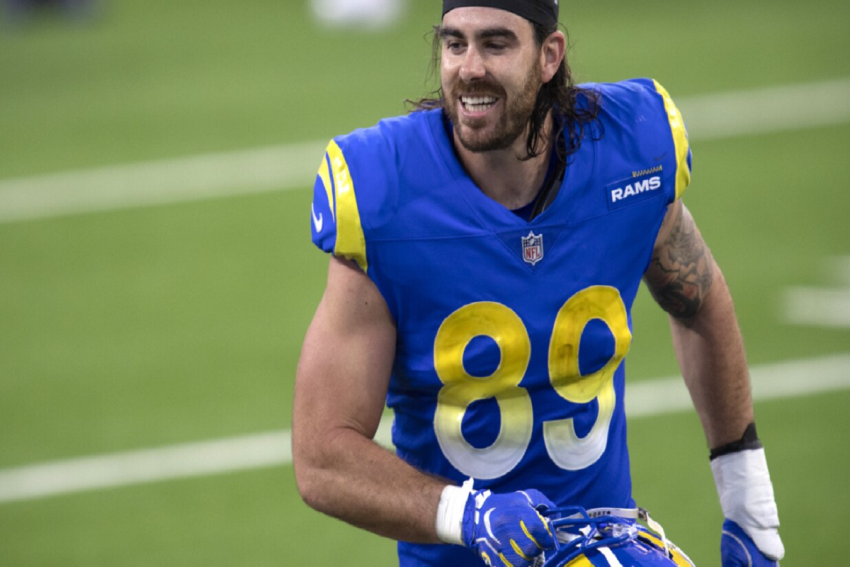 Tyler Higbee Re-Signs with Los Angeles Rams