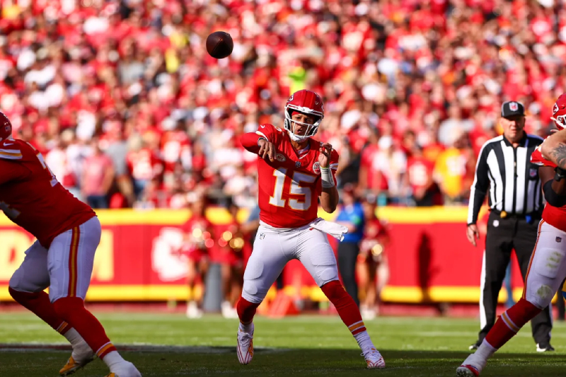 Chiefs Defeat Chargers 31-17 Behind Patrick Mahomes' Stellar Performance