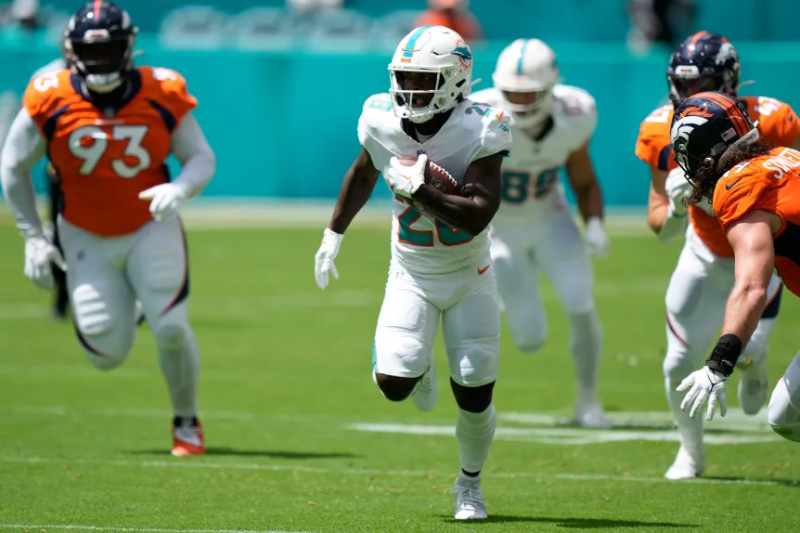 DeâVon Achane absent des Dolphins pendant plusieurs semaines