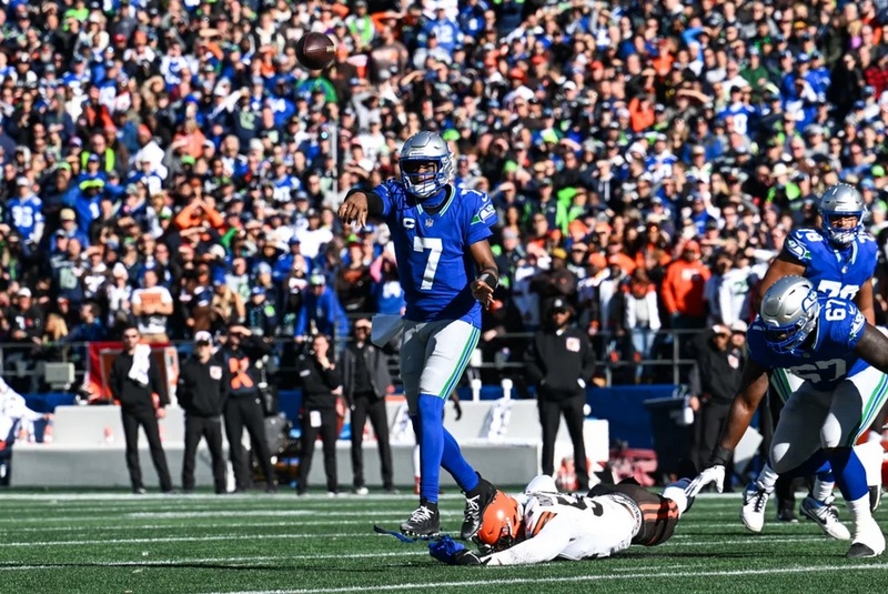 Geno Smith mène les Seahawks de Seattle à une victoire de 24-20 contre les Browns de Cleveland