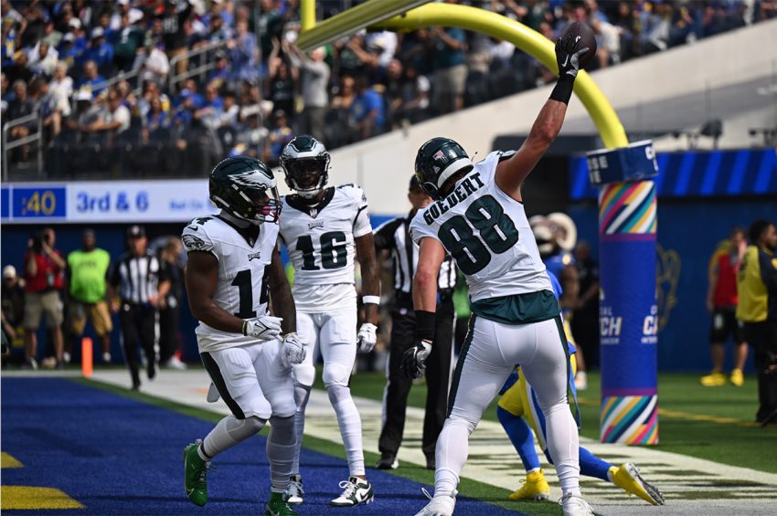 Les Eagles de Philadelphie s'imposent 14-23 face aux Rams de Los Angeles grâce à une attaque efficace et une défense solide.