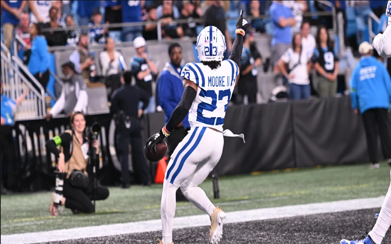 Bryce Young et Kenny Moore contribuent Ã la victoire des Colts sur les Panthers (13-27)