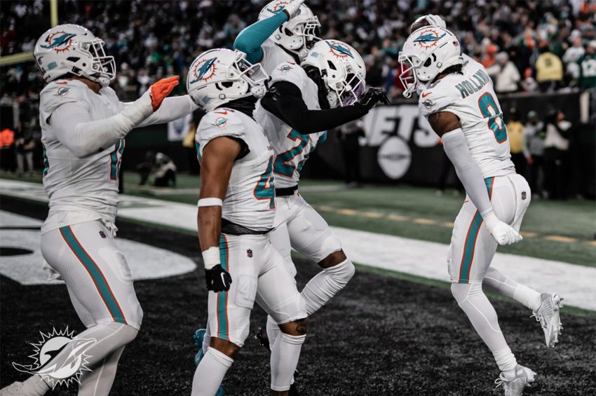 et les JetsLes Jets de New York battus par les Dolphins de Miami 34-13, la dÃ©fense de Miami Ã©crase Tim Boyle et les Jets.