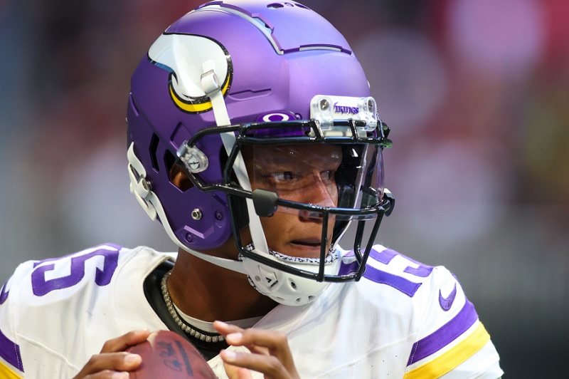 Joshua Dobbs sera le titulaire des Vikings contre les Saints
