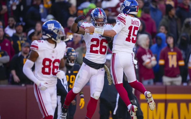 Sam Howell Leads Giants to 19-31 Victory Over Commanders, Tommy DeVito First in Commanders Debut