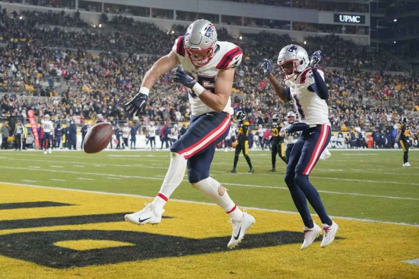 Bailey Zappe conduit la victoire des Patriots sur les Steelers (18-21)