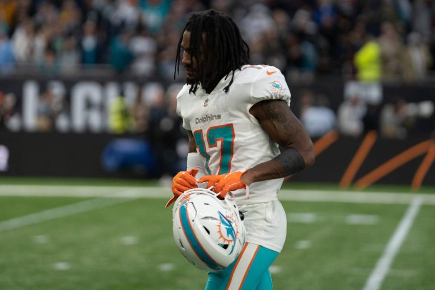 Jaylen Waddle Suffers Ankle Injury During Dolphins' Breakfast