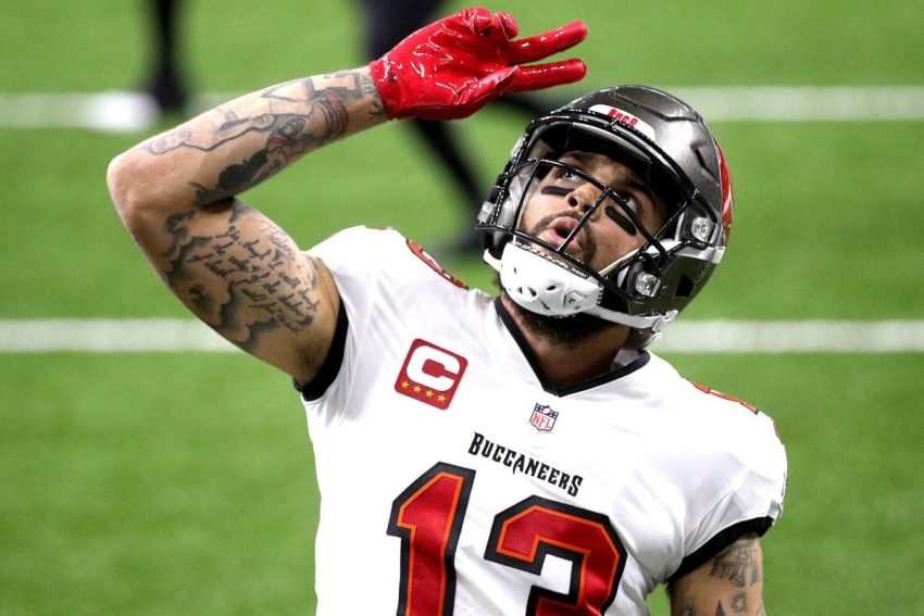 Mike Evans contribue à la victoire des Buccaneers contre les Panthers lors de la semaine 13