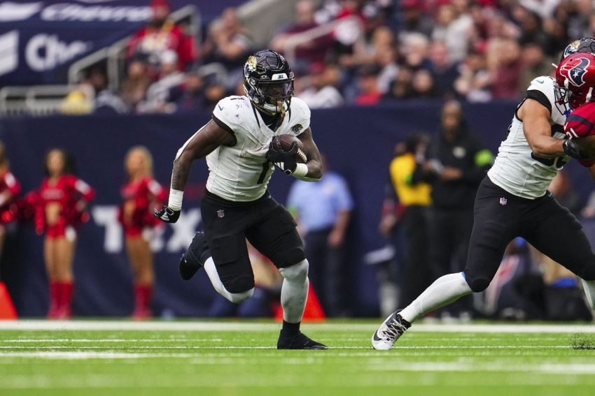 Travis Etienne se rÃ©veille lors de la Semaine 17 de Paris en ligne