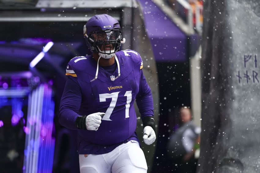 Christian Darrisaw Signs Record New Contract with Vikings