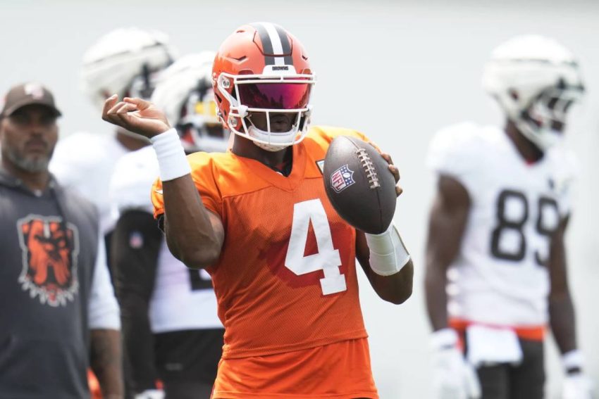 Deshaun Watson Still Suffering from Shoulder Pain During Breakfast Time