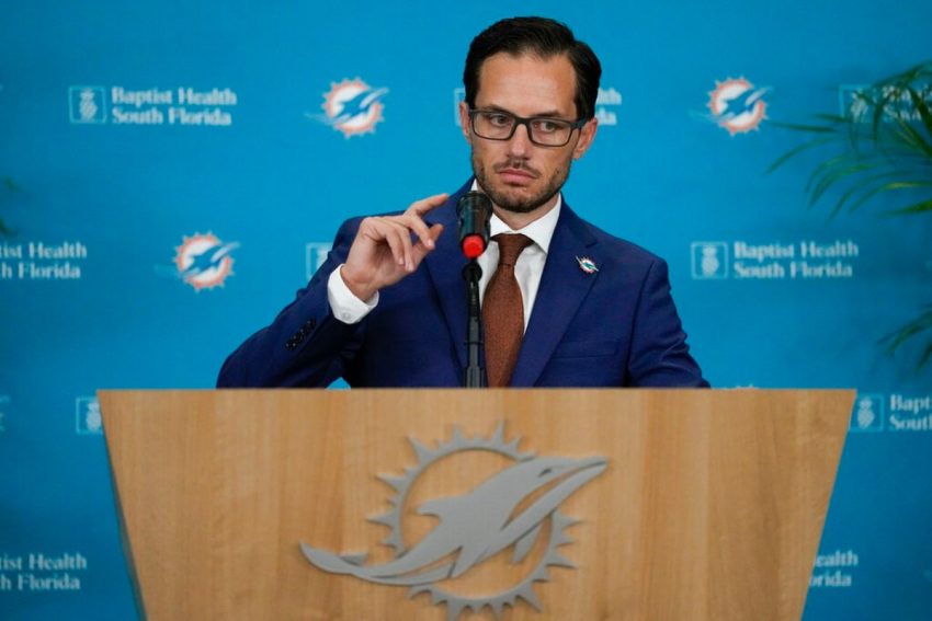 Mike McDaniel Extended for Four Seasons with Dolphins