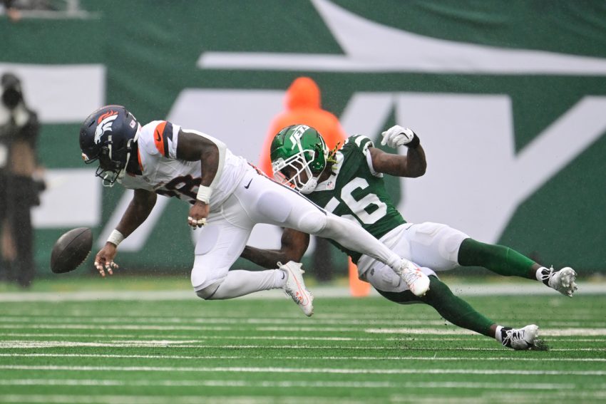 Aaron Rodgers and the Jets Suffer a Loss Against the Broncos with a Score of 9-10