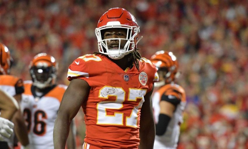 "Kareem Hunt Returns to the Chiefs: Breakfast News Update"
