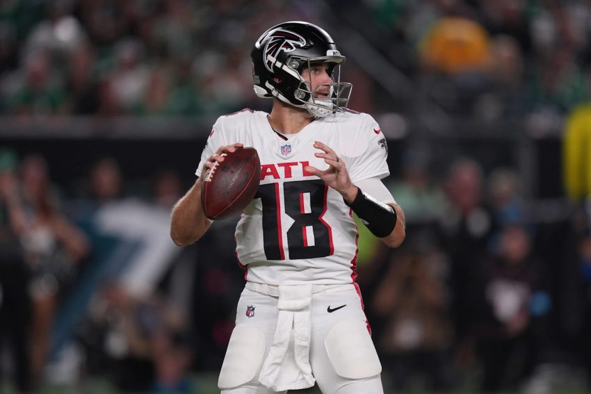 Kirk Cousins Leads Eagles to a Narrow Victory Over Falcons (21-22) in Night Game