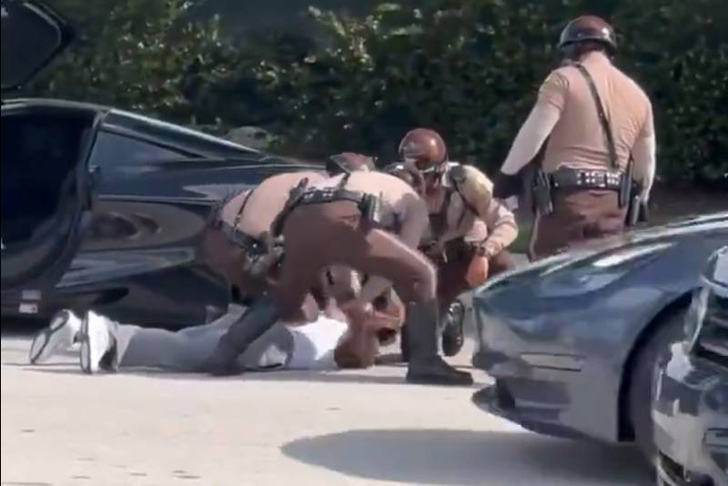 "Tyreek Hill Shocked Following His Arrest: A Morning Update"