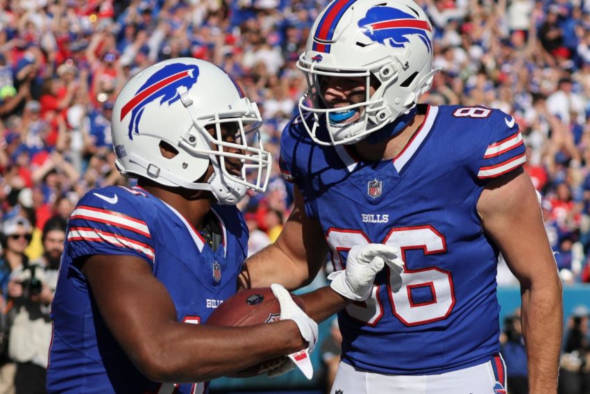 Amari Cooper Welcomed in Bills-Titans Game with a Score of 34-10