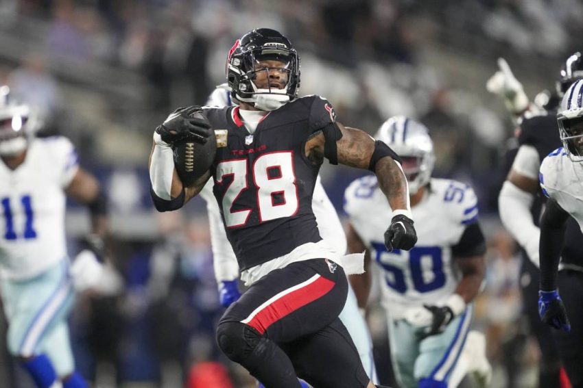 Joe Mixon Leads Texans to a 34-10 Victory Over Cowboys