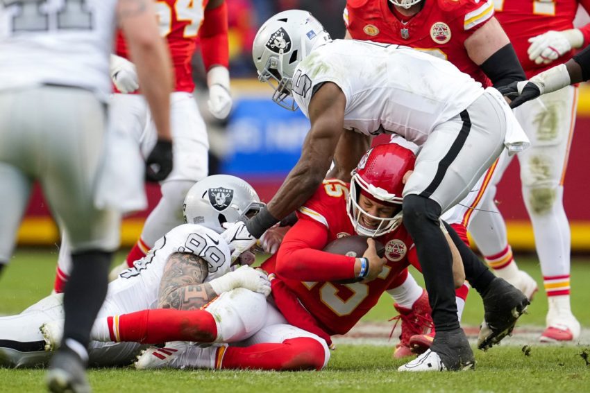 Kansas City Chiefs Narrowly Escape with a Miracle 19-17 Victory Over Raiders