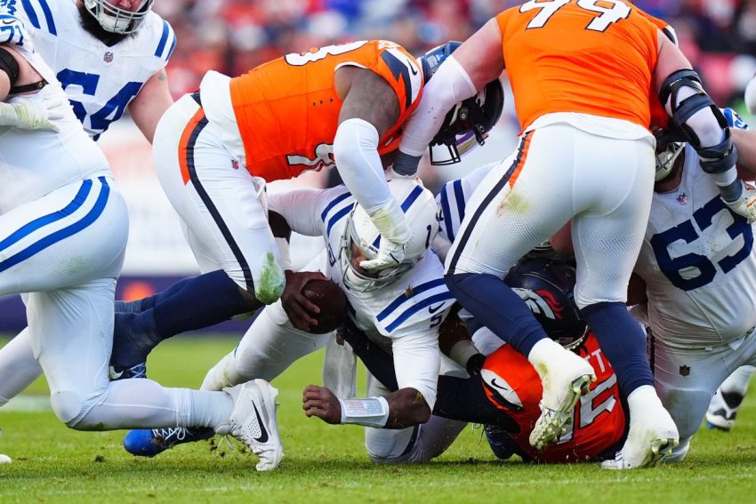 Denver Broncos Defeat Indianapolis Colts with a Score of 31-13