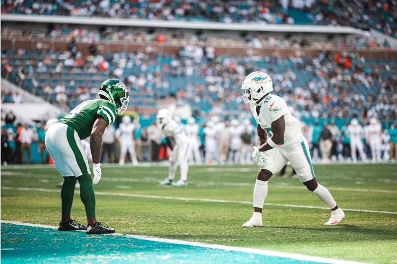 Jonnu Smith Helps Miami Dolphins Secure 32-26 Victory Over Jets According to Associated Press