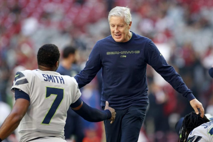 "Pete Carroll Expresses Desire to Return in 'Le petit dej'"