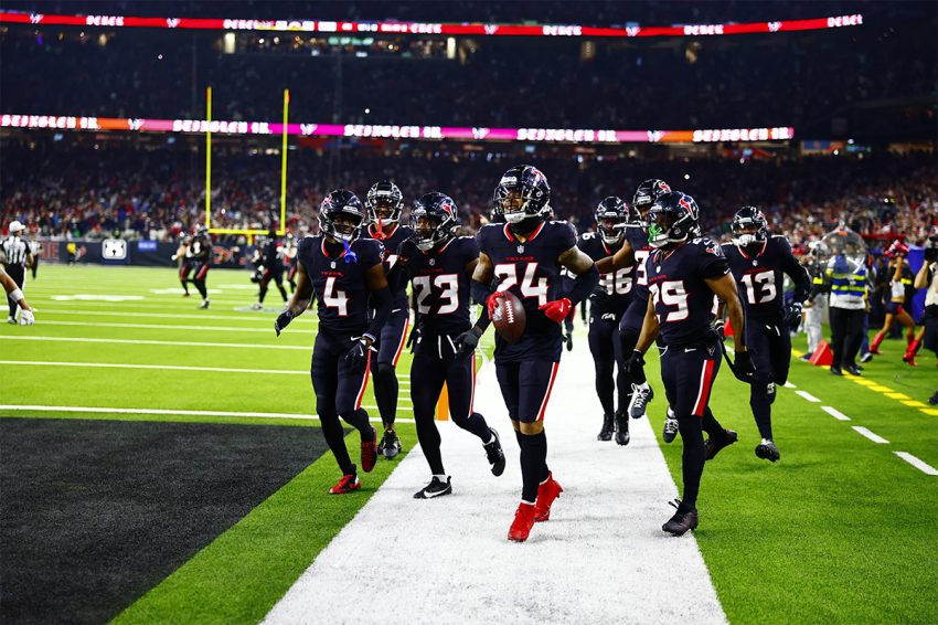 Houston Texans' Defense Completely Smothers Justin Herbert, Defeating the Chargers 32-12