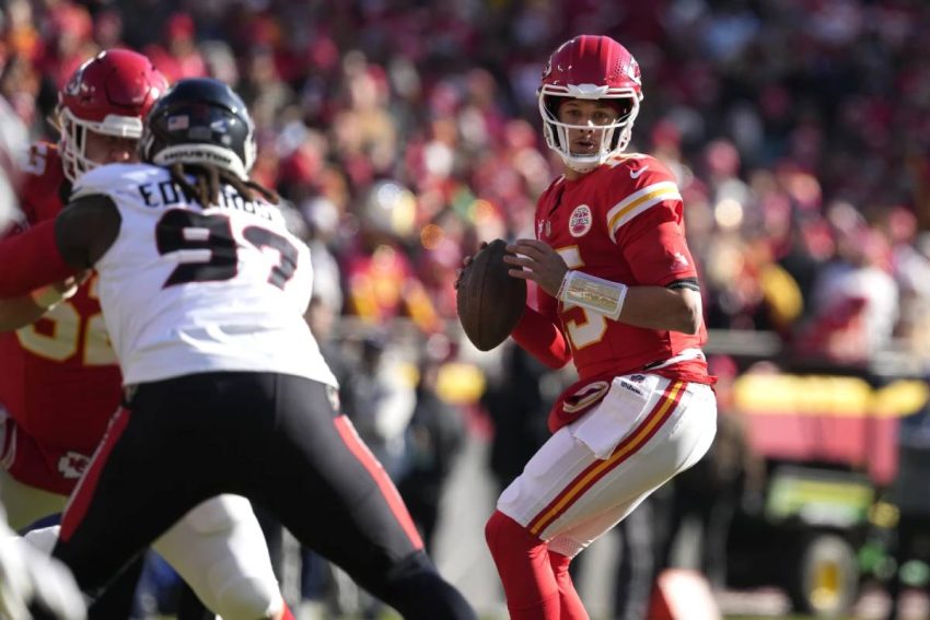 Patrick Mahomes Has No Issues with Refereeing