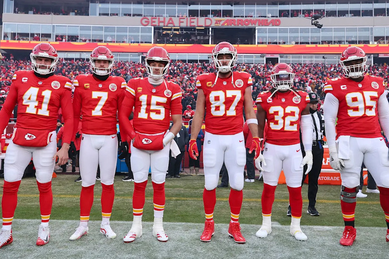 Travis Kelce Shines in Chiefs' 23-14 Victory Over Texans