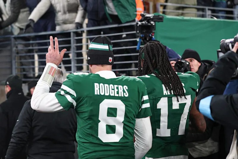 Aaron Glenn (Jets) Reveals Decision on Rodgers Has "Upset" Several Players
