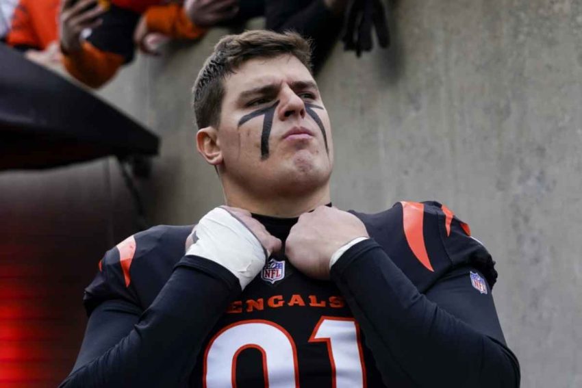 Monday's 7 NFL Updates: Trey Hendrickson, Fred Warner, and Kickers